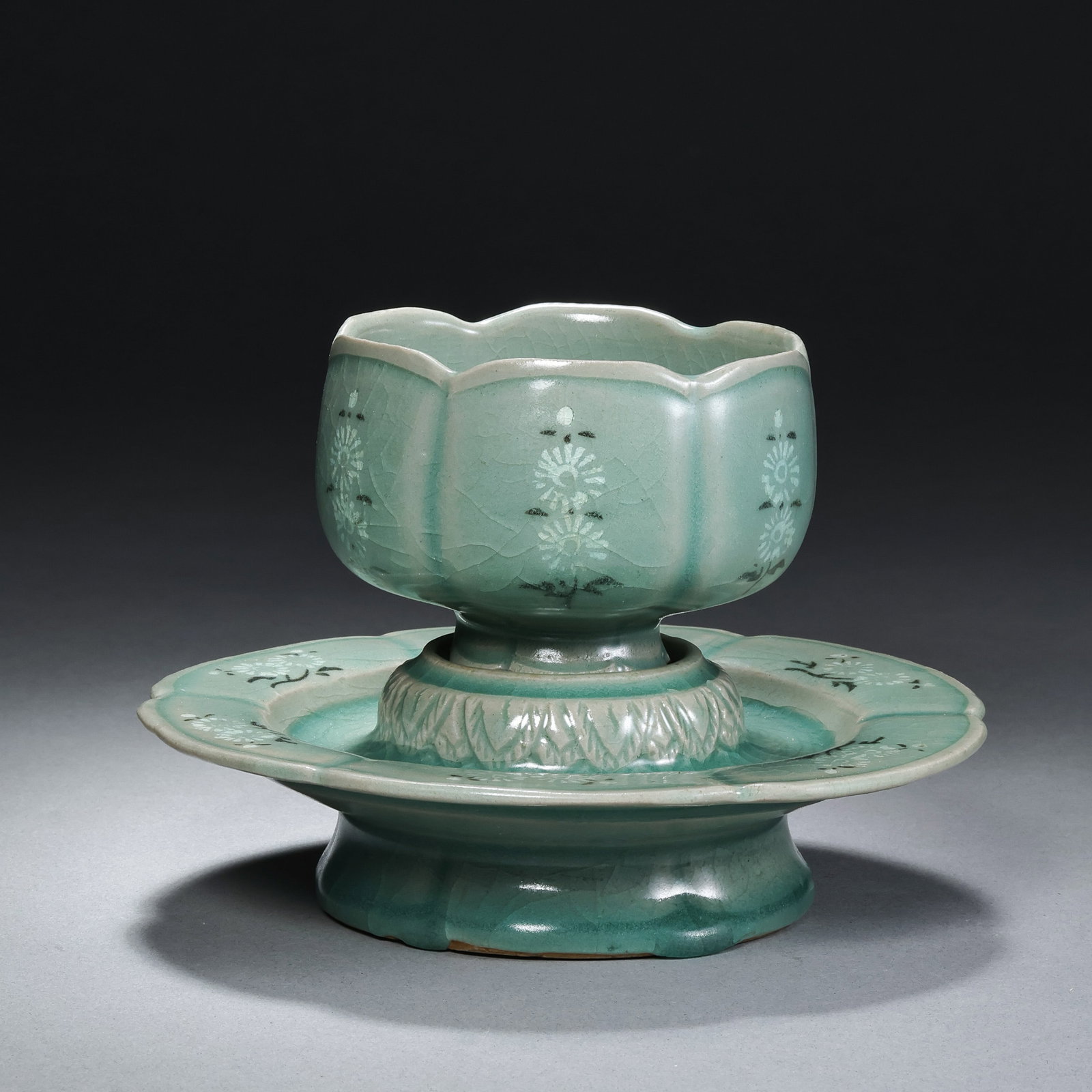 A set of Korean Goryeo celadon black and white inlaid floral cup and saucer: H. 10.5 cm. W. 14.4 cm.
