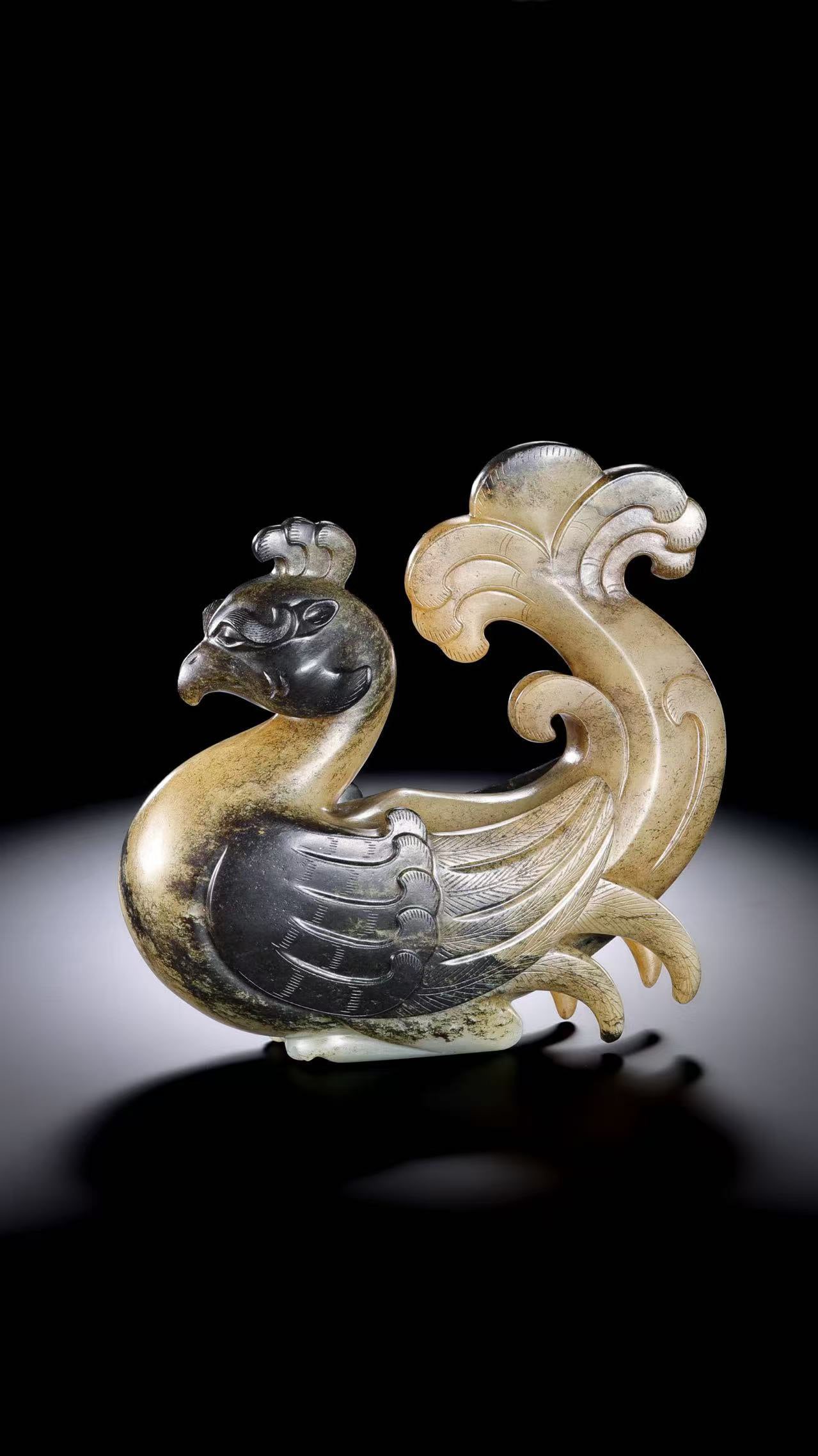 Jade Phoenix from the Han Dynasty in China: H. 16.5 cm. W. 17 cm. Weight. 1654 gram.