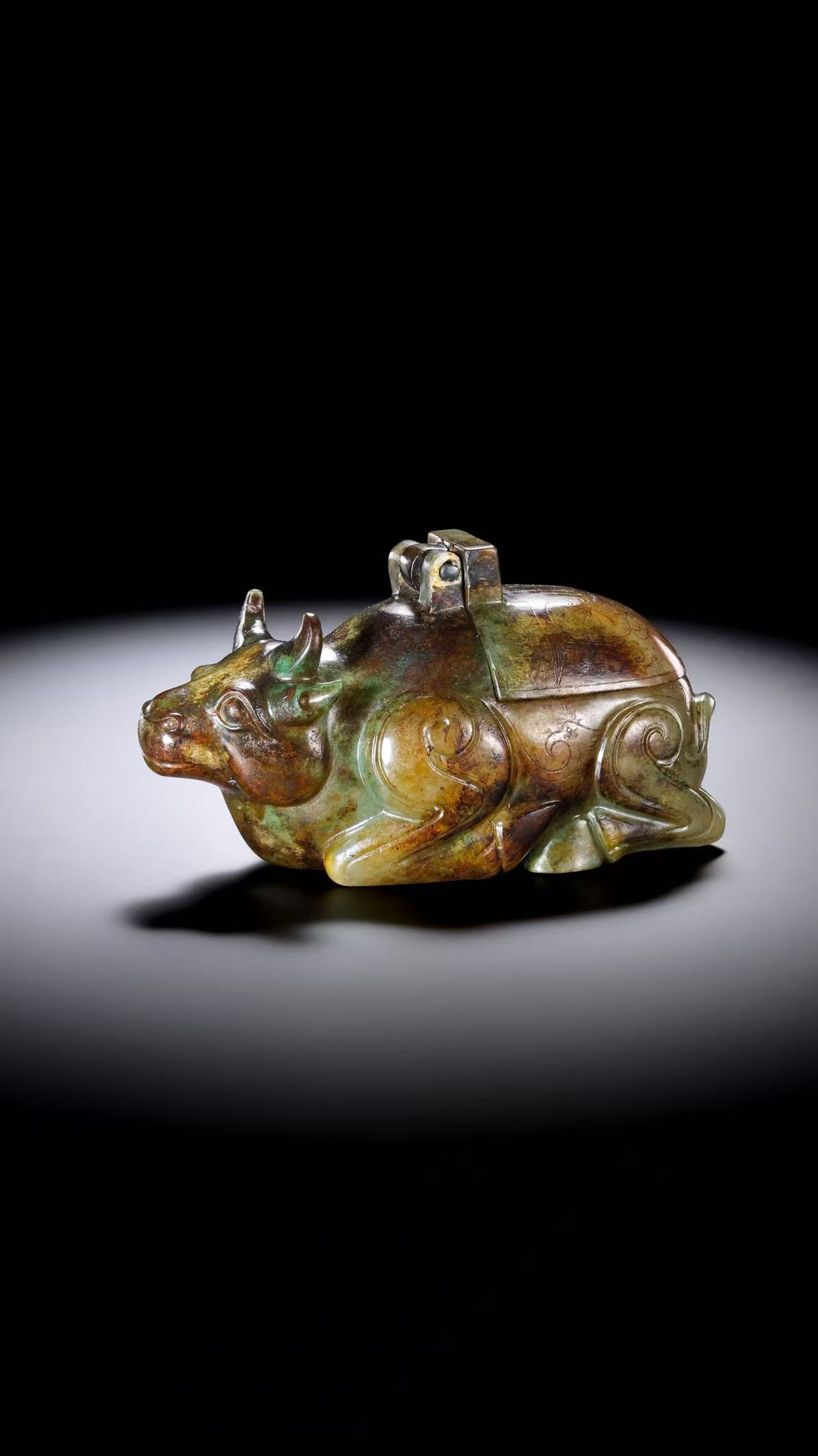 Jade Ox from the Han Dynasty in China: H. 6 cm. W. 11.5 cm. Weight. 301 gram.