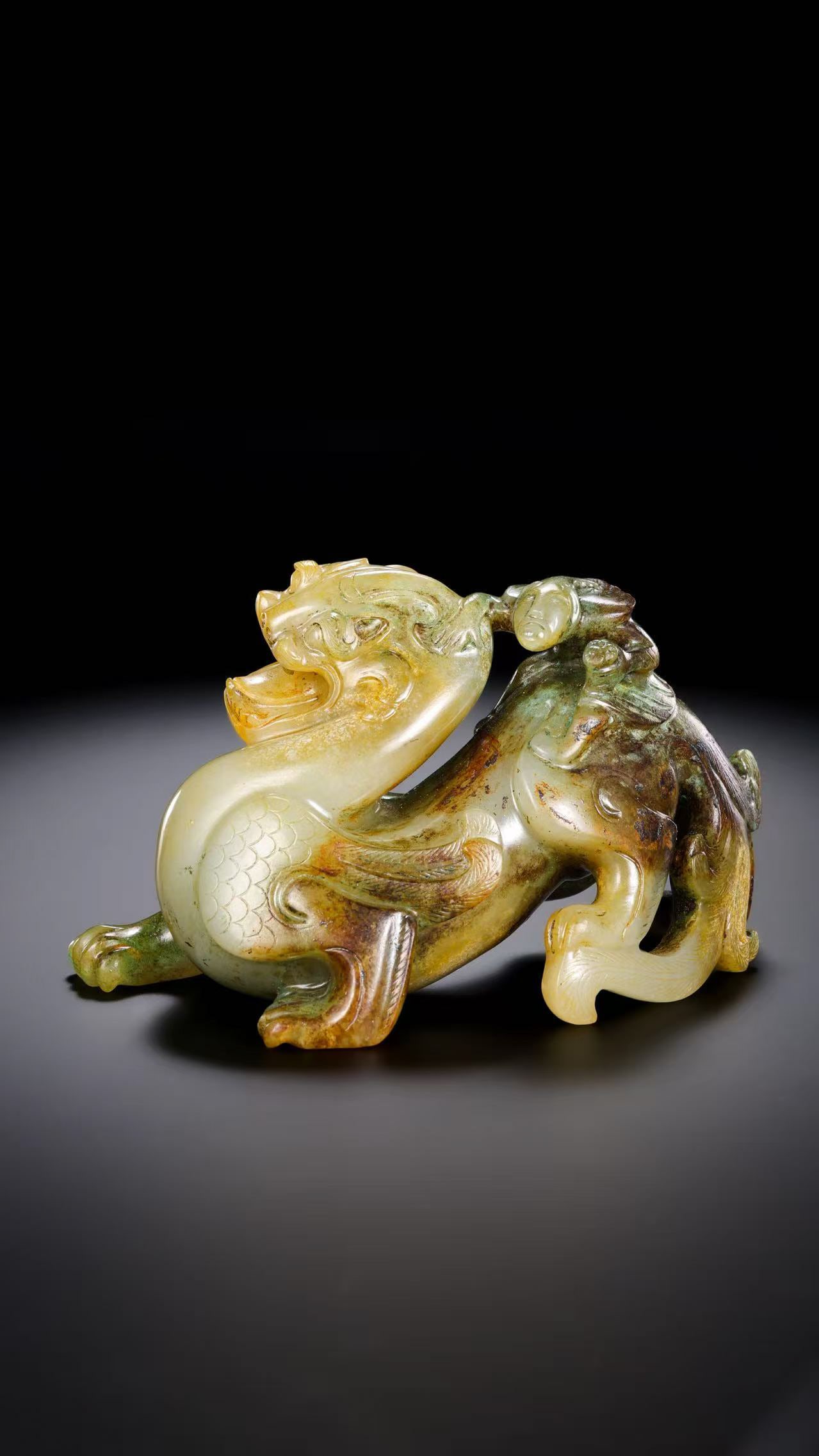 Jade Bixie from the Han Dynasty in China: H. 6.7 cm. W. 11 cm. Weight. 301 gram.