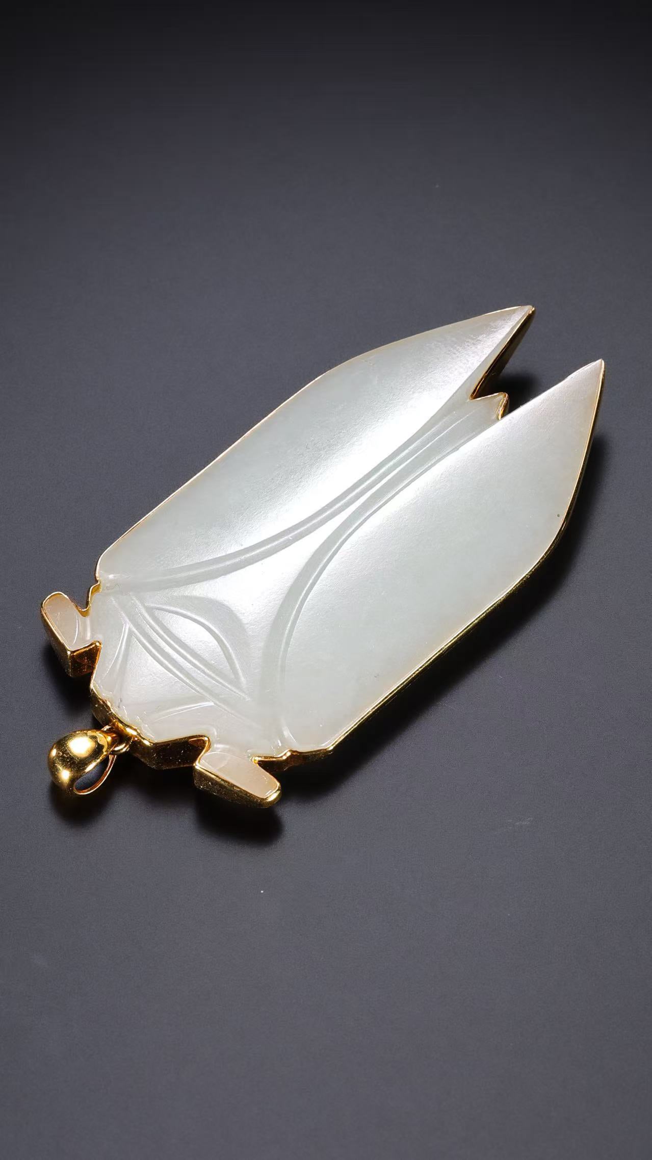 White jade cicada from the Han Dynasty in China: L. 6.7 cm. W. 3.8 cm. Weight. 36 gram.