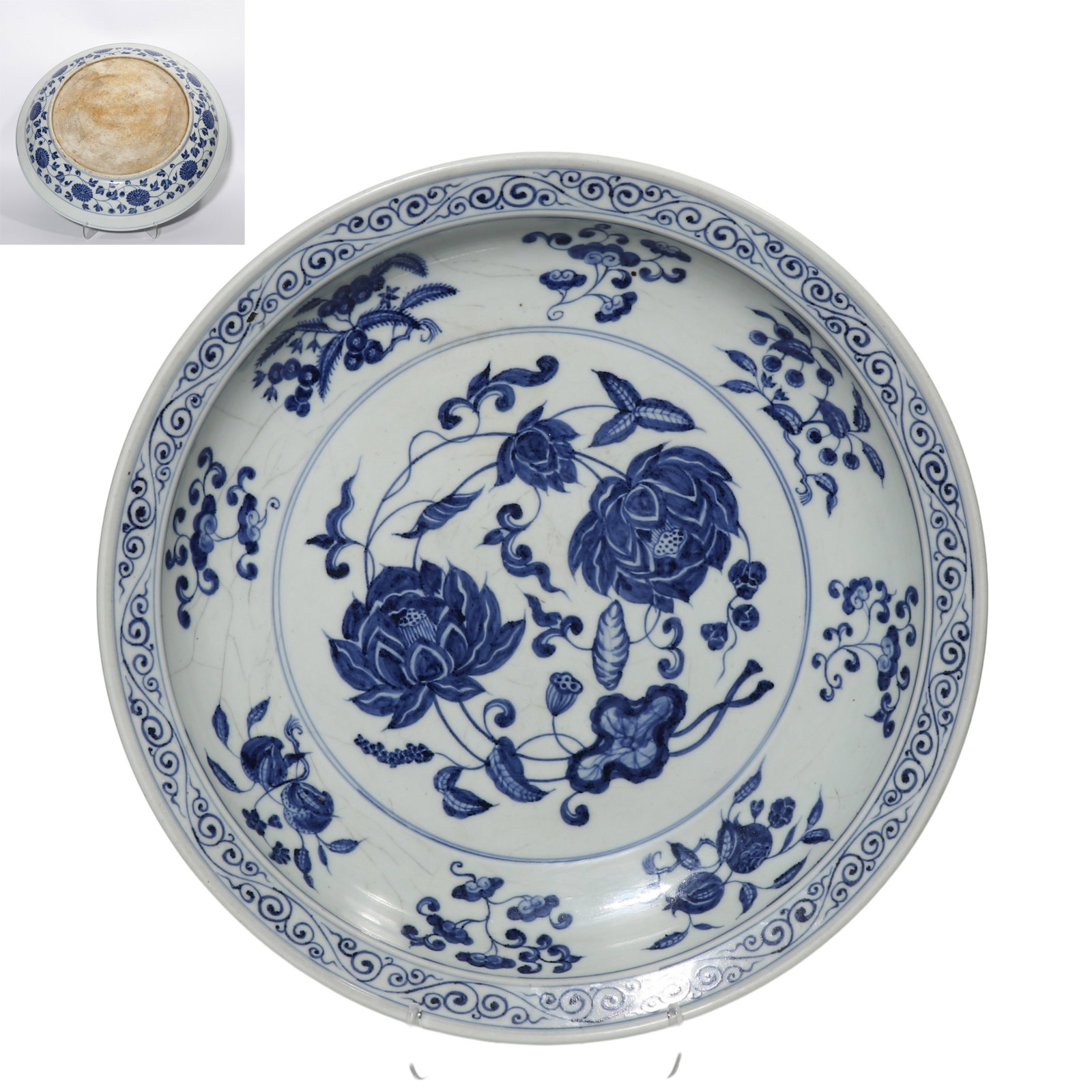 Large blue-and-white porcelain plate with floral design from the Yuan Dynasty (1620s) (1 of 6)