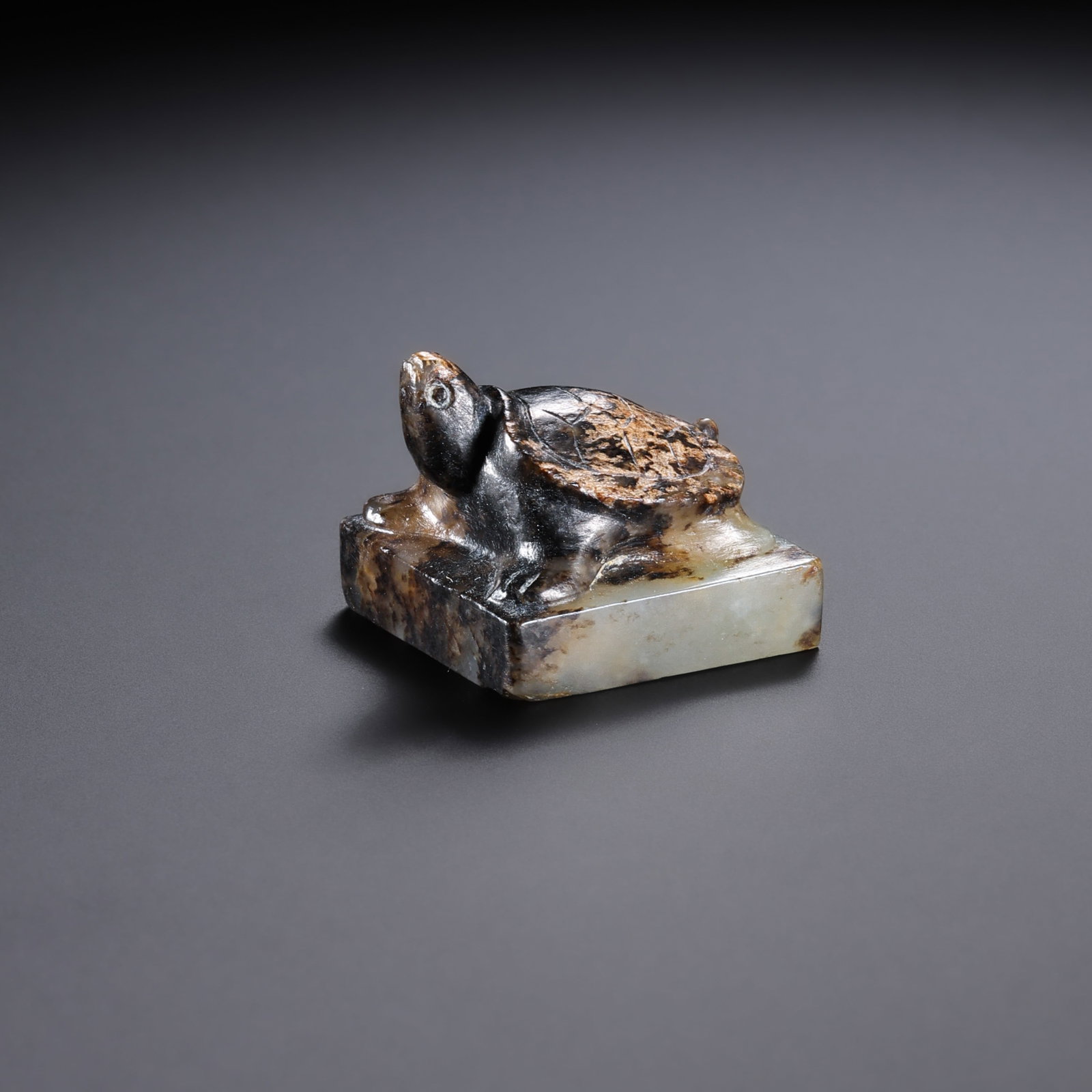 Chinese Han Dynasty Jade Tortoise Seal: H. 2.5 cm. W. 2.5 cm. Weight. 10 gram.