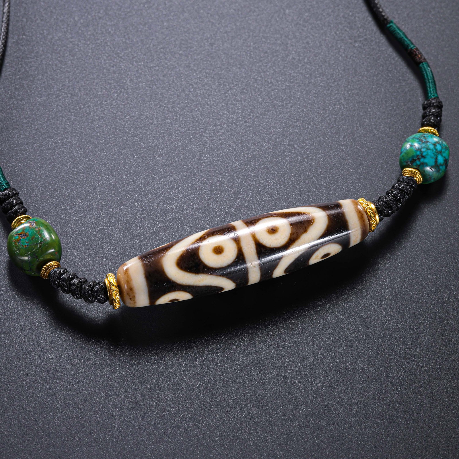 Pure Dzi Beads from the Tang Dynasty in China: L. 5.1 cm. Weight. 18.8 gram.