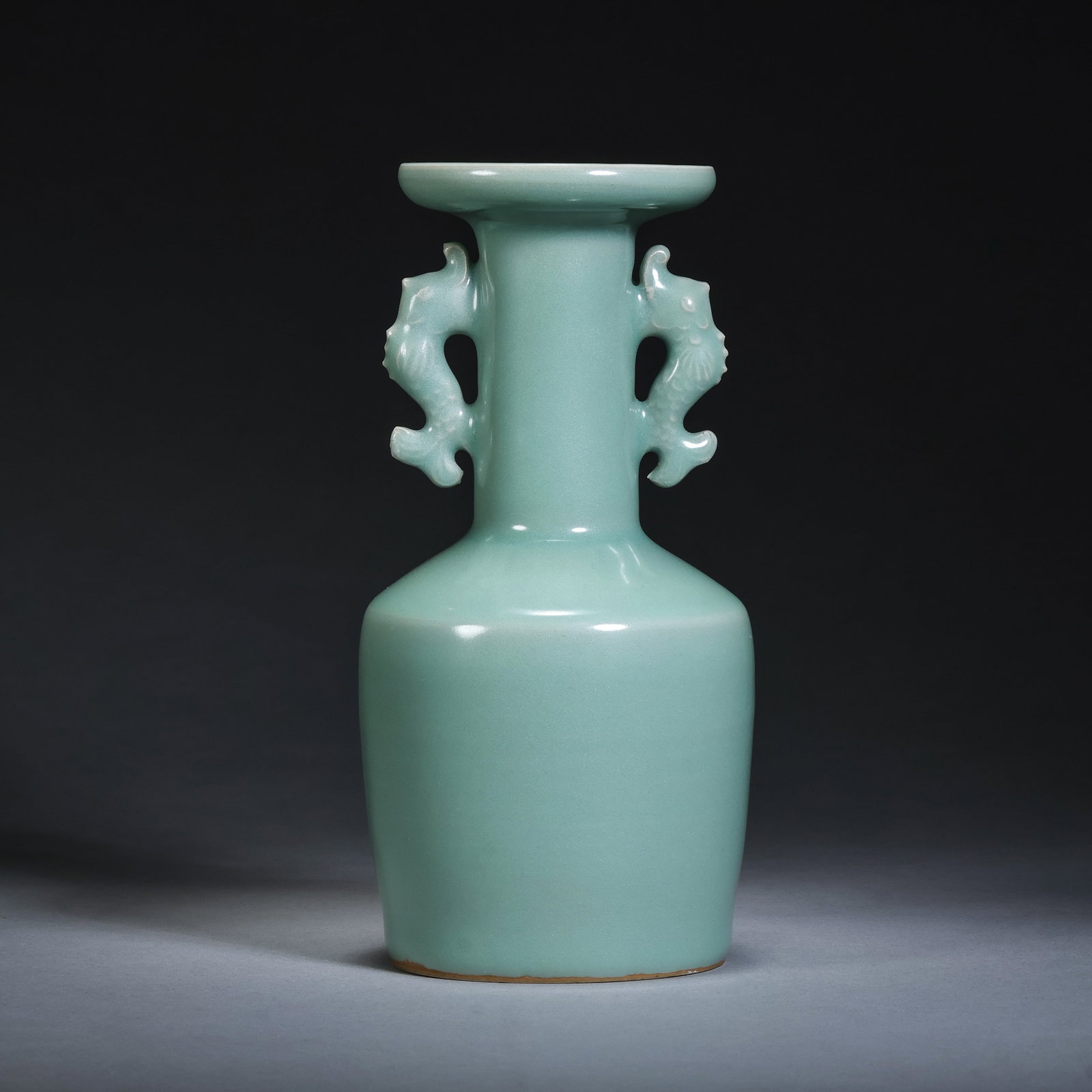 Southern Song Dynasty Longquan kiln celadon-glazed double-eared vase (1 of 10)