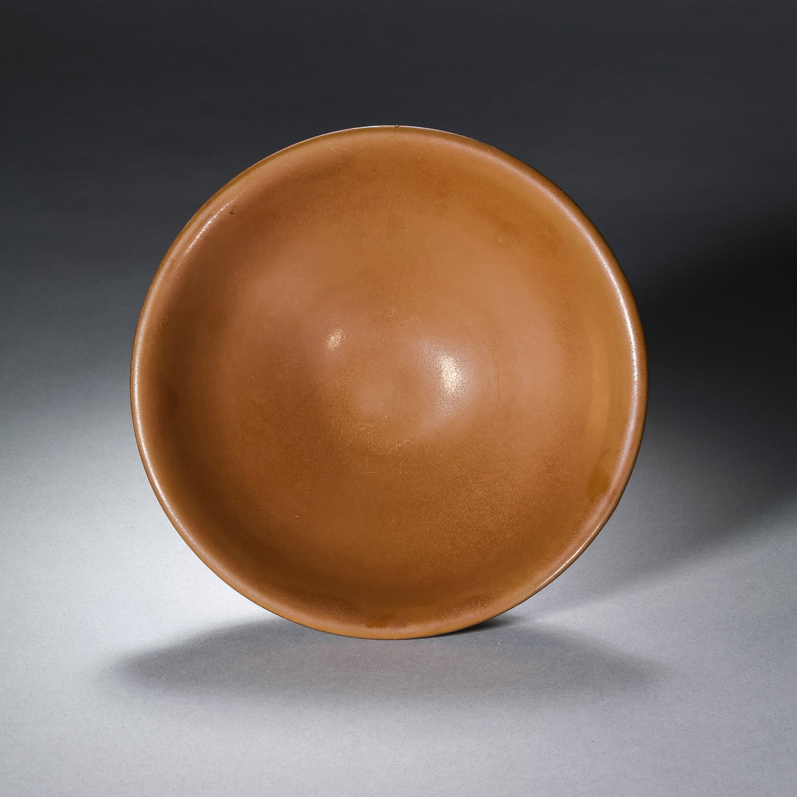 Red-glazed plate from Yaozhou kiln in Northern Song Dynasty, China: H. 4 cm. Diam. 14.8 cm.