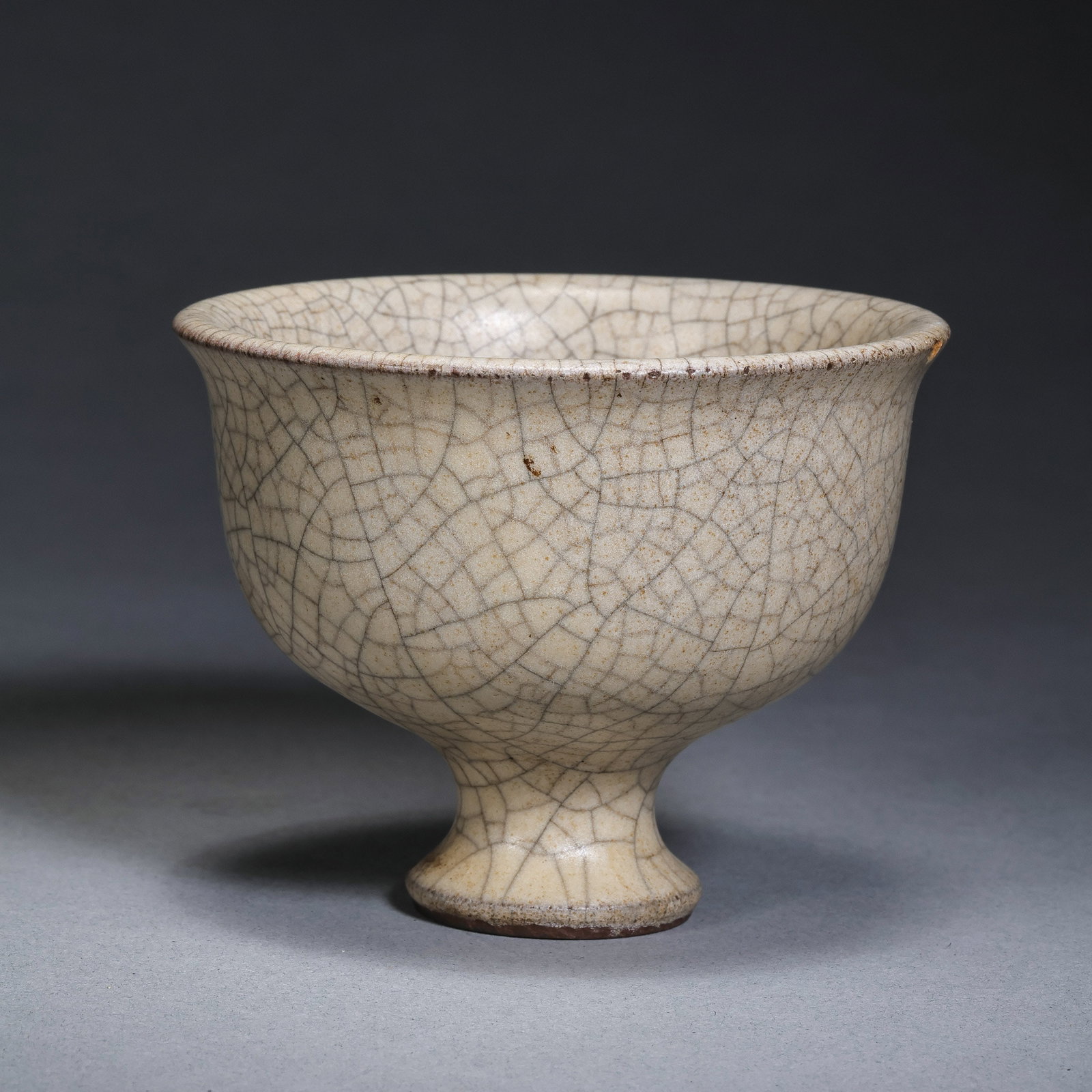 A Song Dynasty Ge ware high-footed cup with a beige glaze.: H. 6 cm. Diam. 8 cm.