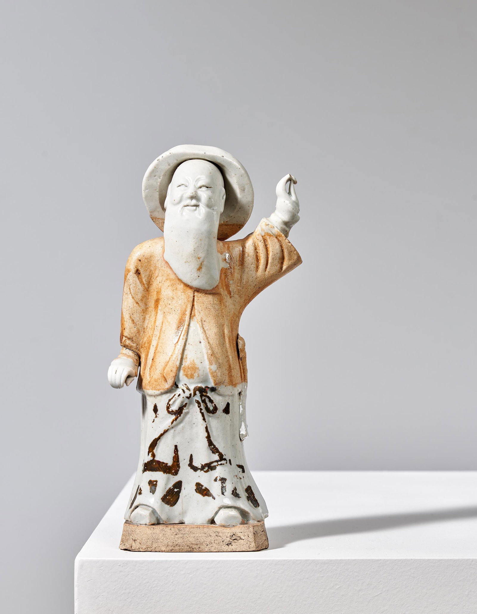 A GLAZED BISCUIT WEAR MODEL OF A WISEMAN Qing Dynasty (1644-1911) H: 17,5 cm Provenance : -: A GLAZED BISCUIT WEAR MODEL OF A WISEMAN Qing Dynasty (1644-1911) H: 17,5 cm Provenance : - Albert De Blaive, Mons (1799-1890) - Henri Maertens de Noordhout, president of the Belgian Institute of High