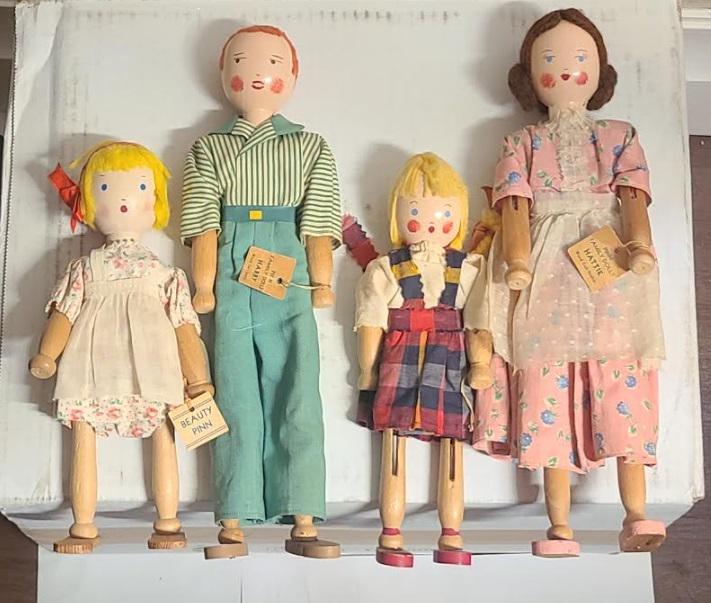 Schoenhut dolls. 1935 american wooden pinn family dolls (1 of 6)