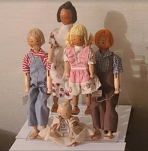 Schoenhut dolls. 1935 american wooden pinn family dolls: Schoenhut dolls. 1935 american wooden pinn family dollsmeasurments:Large dolls 12" height small dolls 9" heightextra small dolls 5.5" heightwidth: small and large measure 4" from left wood arm to