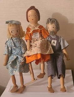 Schoenhut dolls. 1935 american wooden pinn family: Schoenhut dolls. 1935 american wooden pinn family dolls TY Pinn, Hattie Pinn, Clo Pinnmeasurments:height: 12.5" width: 4" from left wood arm to right wood arm