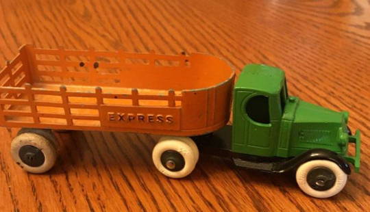1930 Tootsietoy Mack Express truck: 1930 Tootsietoy Mack Express truck