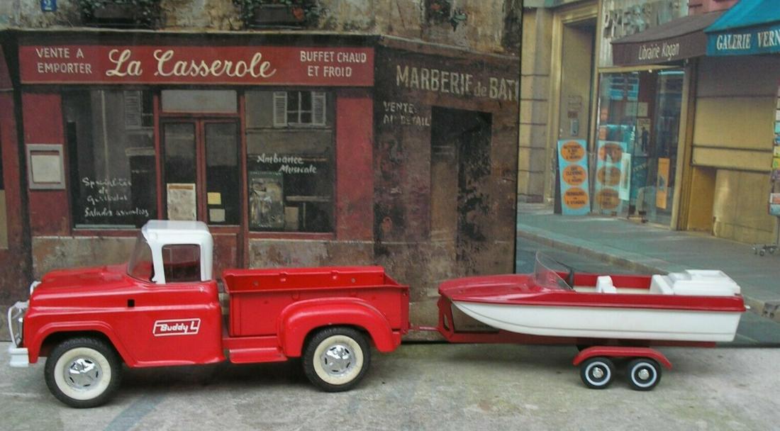 BUDDY L Truck  PRESSED STEEL SUSPENSION TRUCK AND BOAT (1 of 9)