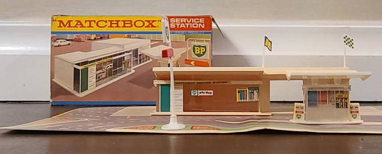 1965 MATCHBOX LESNEY superfast BP Service Station with: 1965 MATCHBOX LESNEY superfast BP Service Station with Original Box Kit includes station, pump, mat and flags,