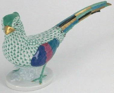 Herend large handpainted fishnet pheasant with 24: large Heren d green Fishnet Hand-Painted pheasants with 24karat gold accents made in Hungary makers mark approx 6 5/8" tall