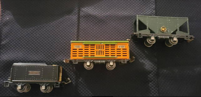 LIONEL TRAIN SET Prewar 803 806 257 T 3 Car Freight Set: Lionel Prewar 803, 806, 257 T 3 Car Freight Set C-5 pressed steel painted Guage O