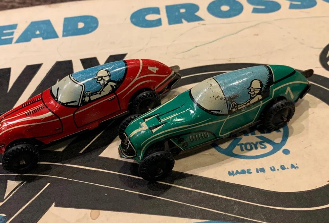 MARX TIN LITHO  VEHICLES AND SPEEDWAY TRACK (1 of 5)