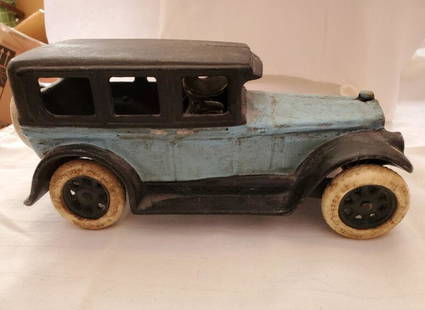 Buick Sedan Cast Iron car with driver 8.25" long: Arcade Buick Sedan Cast Iron car vehicle 1920 with driver with Republic Rubber Co. tires, cast iron spoke wheels, measures: 3.5' tall x 8.25" long