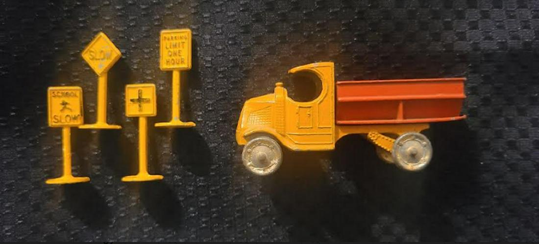TOOTSIE TOY Vehicle 1930's DIE CAST  TRUCK + Signs (1 of 7)