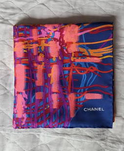 CHANEL 100% silk scarf: CHANEL 100% silk scarf Made in Italy Approx 35" x 35"