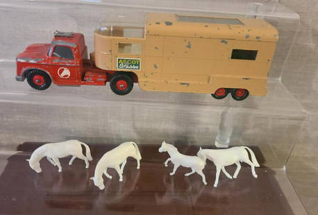 MATCHBOX LESNEY KING SIZE K-18 Horse Van Ascot Stables: MATCHBOX LESNEY KING SIZE K-18 Horse Van Ascot Stables