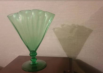 STEUBEN FAN VASE: STEUBEN FAN VASE