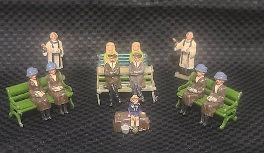 Lionel or johillco Britain figures and benches: Lionel or johillco Britain figures + benches