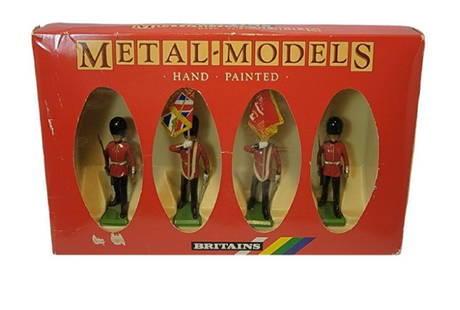 BRITAINS SOLDIERS SET NO. 7249 QUEENS COLOUR PARTY: BRITAINS SOLDIERS SET NO. 7249 QUEENS COLOUR PARTY SCOTS GUARDS + Box Hand painted