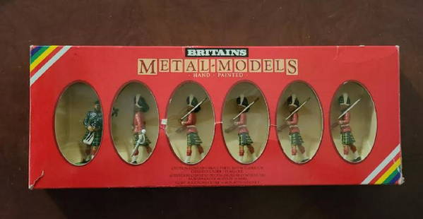 BRITAINS SOLDIERS SET NO. 7239 GORDON HIGHLANDER: BRITAINS SOLDIERS SET NO. 7239 GORDON HIGHLANDER OFFICER +5 MEN + Box Hand painted