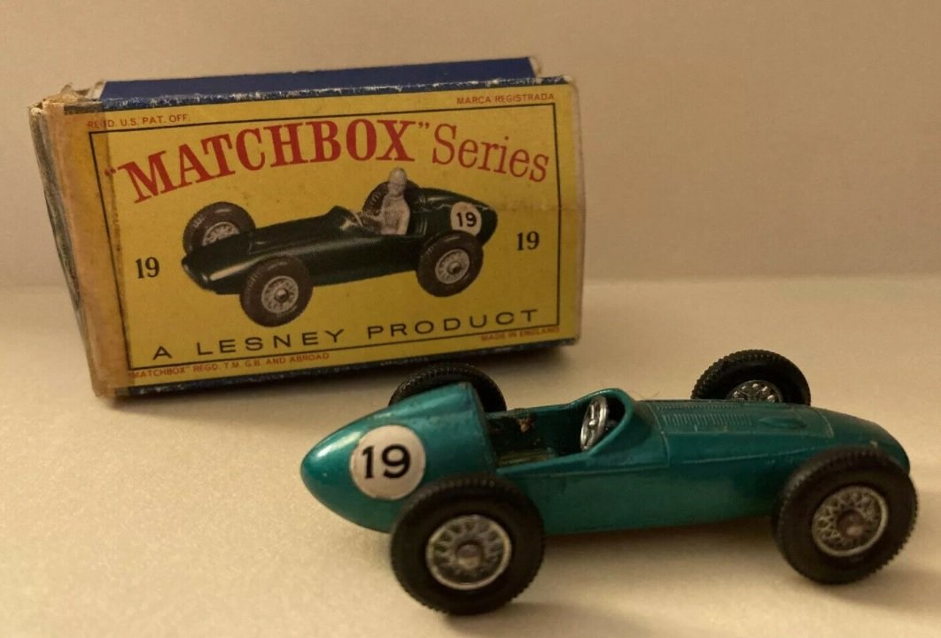 Matchbox Lesney vehicle with orig box Astin Martin #19 (1 of 6)