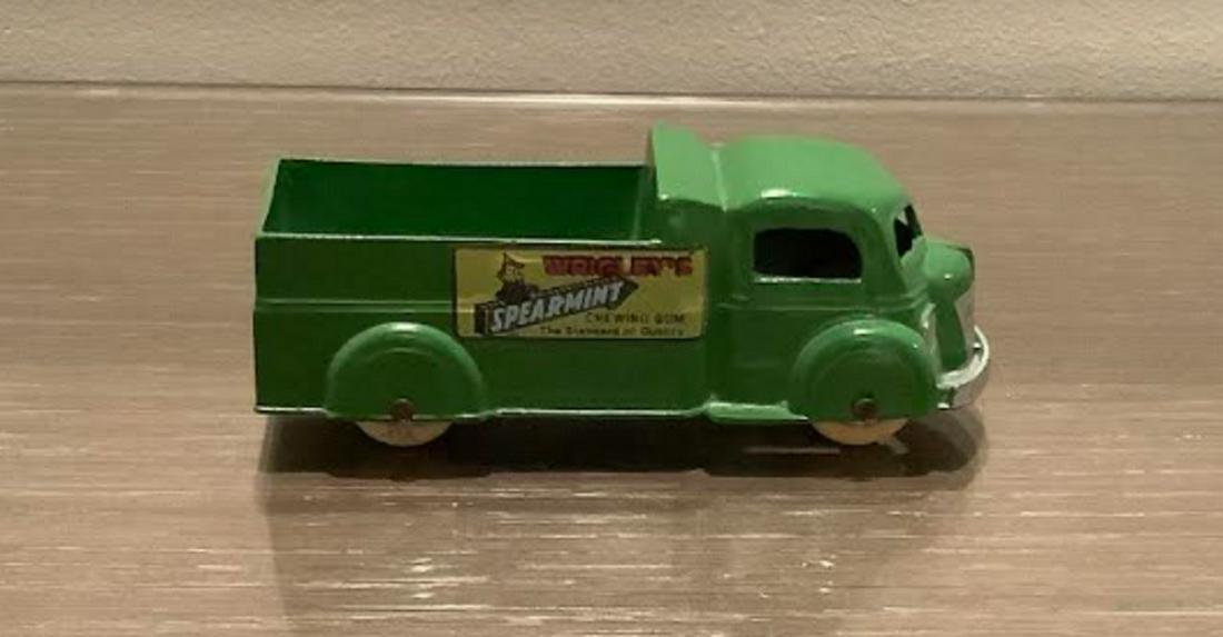 1 TOOTSIETOY Vehicle Wrigley's Spearmint: TOOTSIETOY Wrigley's Spearmint Vehicle