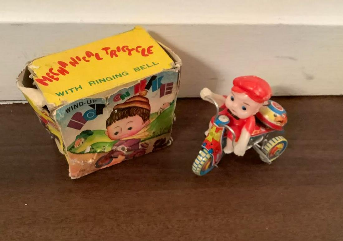 Tin Toy Mechanical trycycle wind up with orig Box (1 of 4)