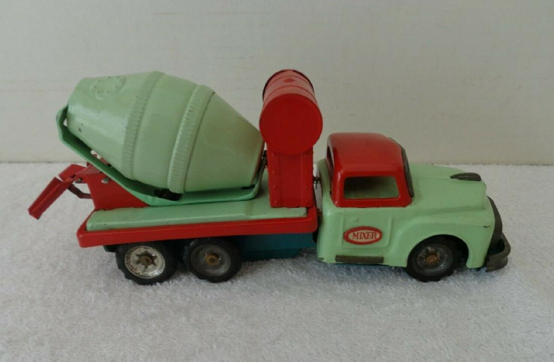 SSS Japan Tin Friction Cement Mixer Truck 1950's Pressed Steel 7.5 Inches: SSS friction cement truck from SSS in Japan. Friction is in working condition. 1950s 7.5"