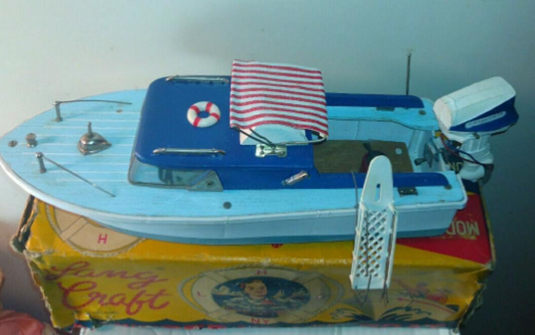 LANG CRAFT Battery Powered Toy Boat works BOXED 1950'S Japan: LANG CRAFT Model Battery Powered Toy Boat BOXED 1950'S Japan.Box has signs of age and wear