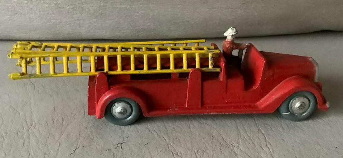 Tootsie Toy metal fire truck with driver 4" (1 of 4)
