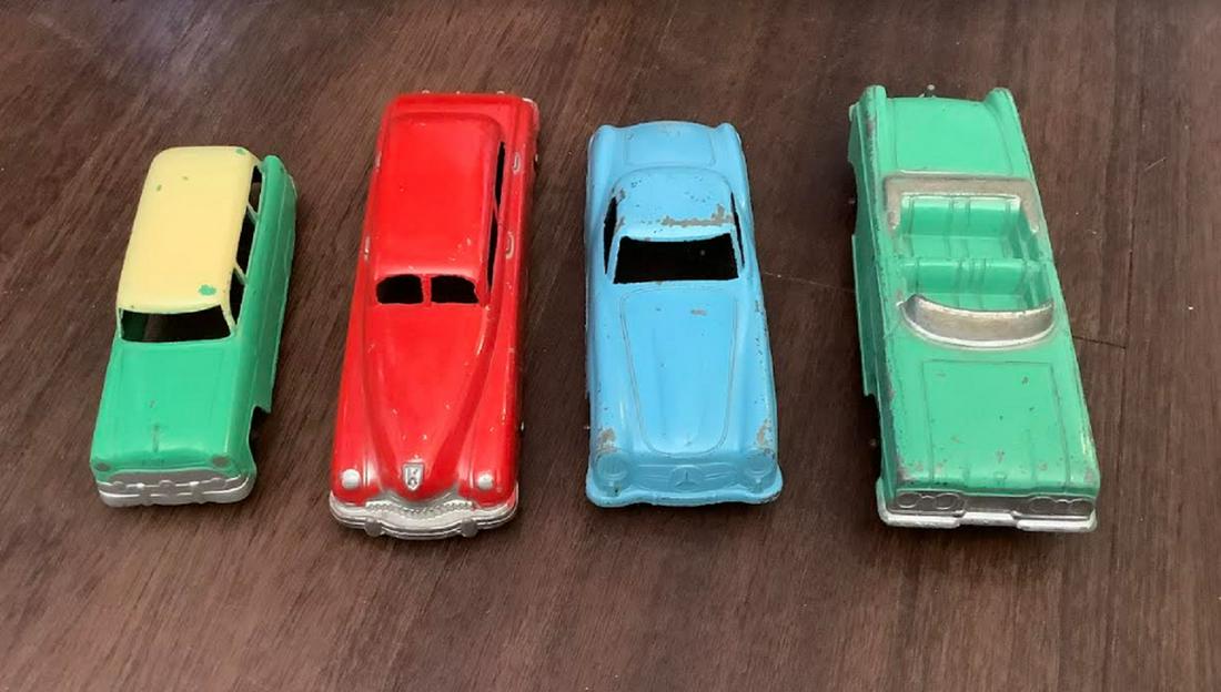 Tootsietoy vehicle lot of 4  long with makers mark (1 of 5)