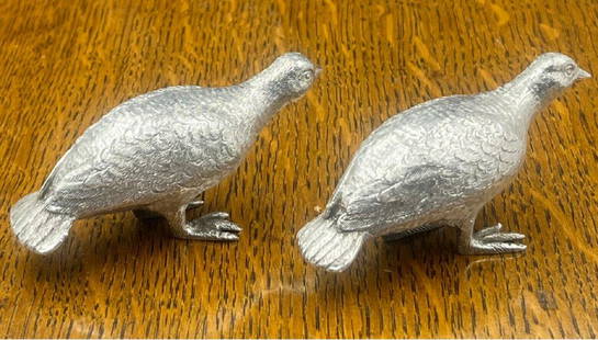 Pair of sterling silver grouse - pheasants Richard Comyns London 1971: Pair of sterling silver grouse - pheasants Richard Comyns London 1971. Weight 110 grams. DimensionsLength 77mm Height 40mm