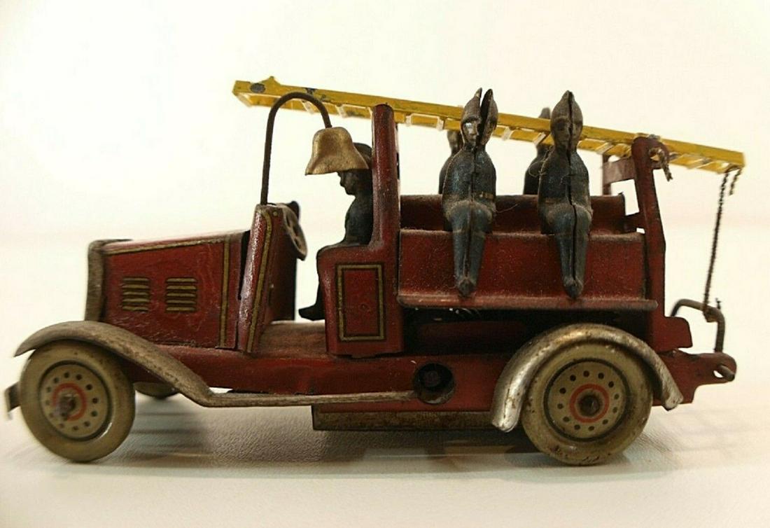 TIPPCO RARE 11CM TIN FIRE TRUCK CLOCKWORK (1 of 11)