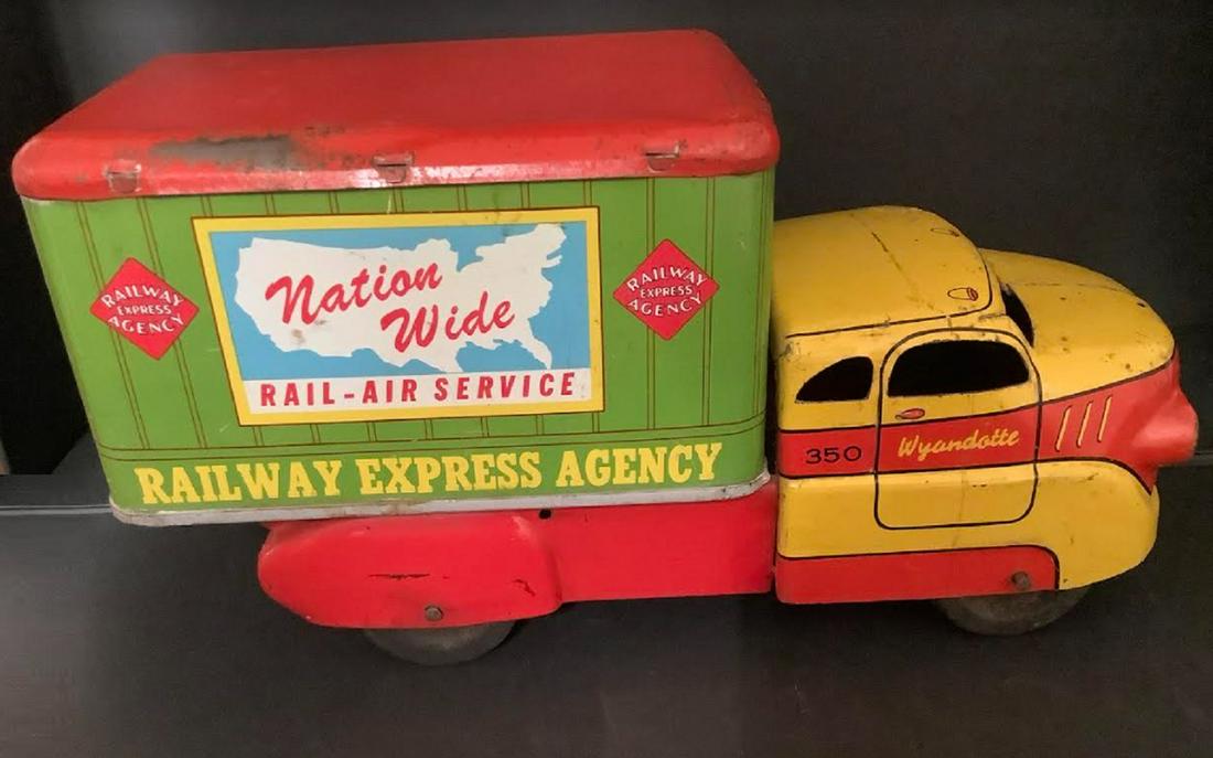 Wyandotte pressed steel Toys Railway Express truck 1940 (1 of 6)