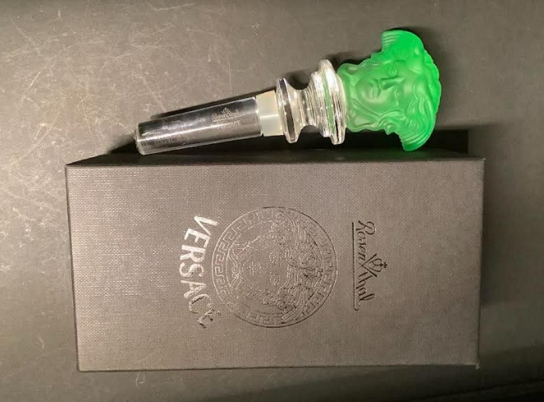 VERSACE SIGNED WINE STOPPER WITH BOX GREEN: VERSACE SIGNED WINE STOPPER WITH BOX