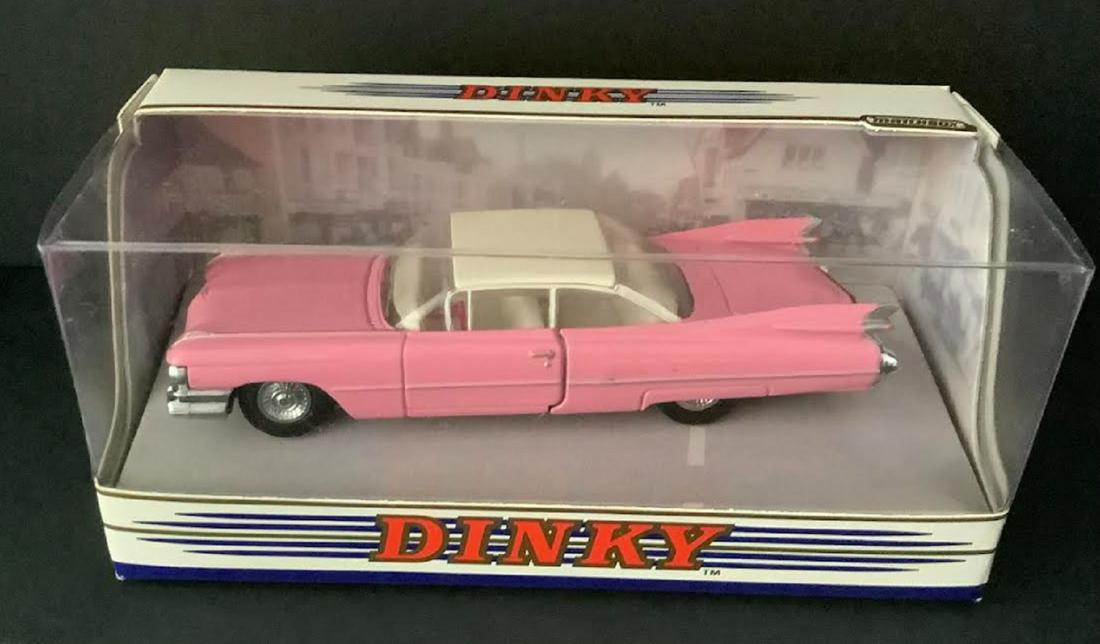DINKY VEHICLE  Cadillac coupe with box (1 of 4)