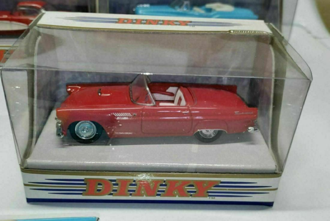 DINKY VEHICLE Ford Thunderbird red with original box (1 of 3)