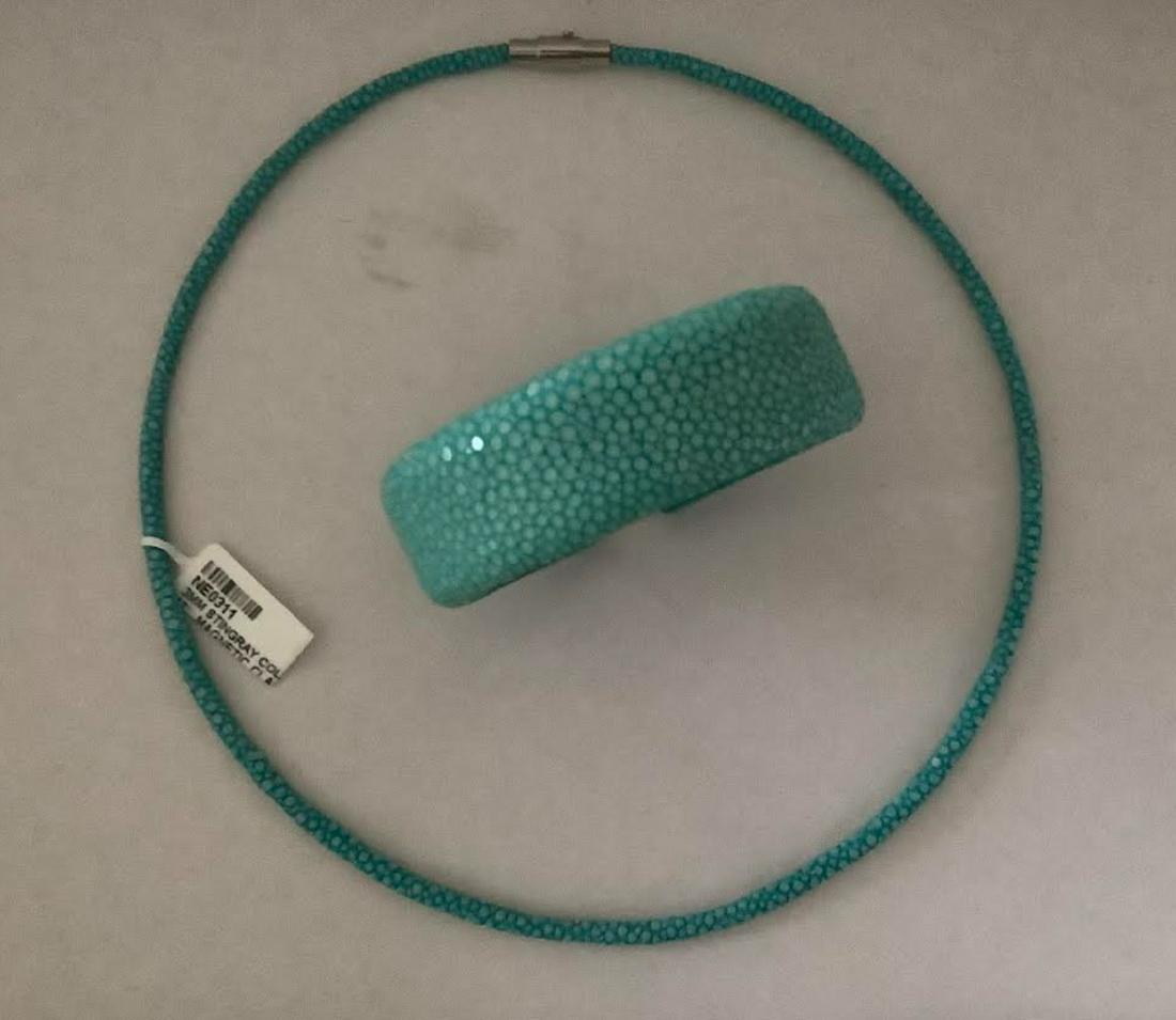 Stringray Cuff and matching stringray choker necklace turquoise (1 of 3)