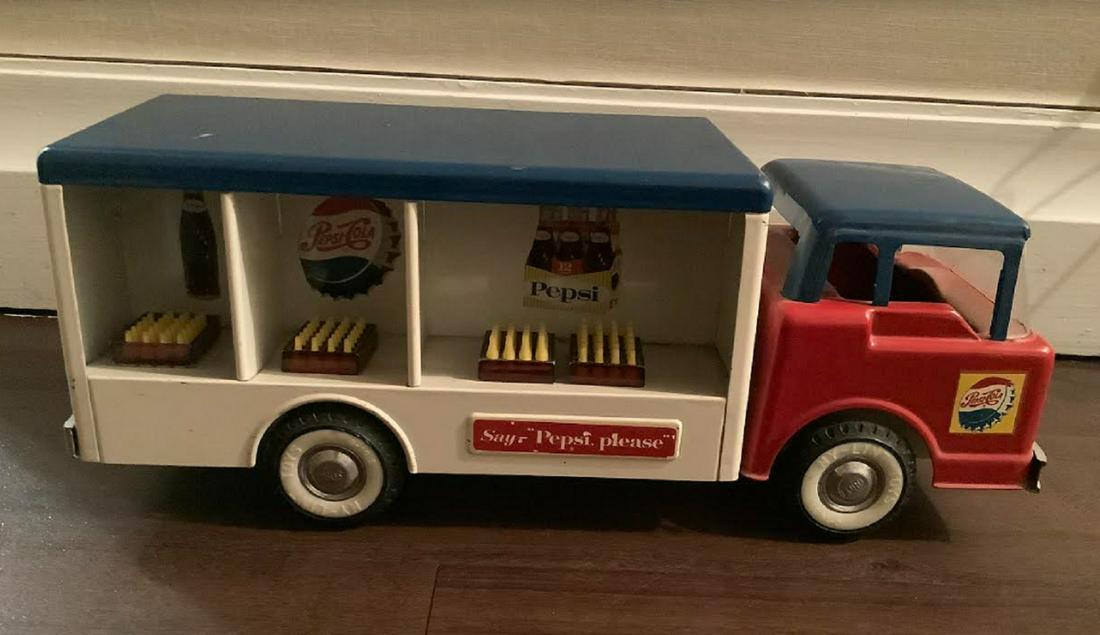 NY LINT STEEL LARGE PEPSI TRUCK WITH CRATES AND BOTTLES (1 of 8)