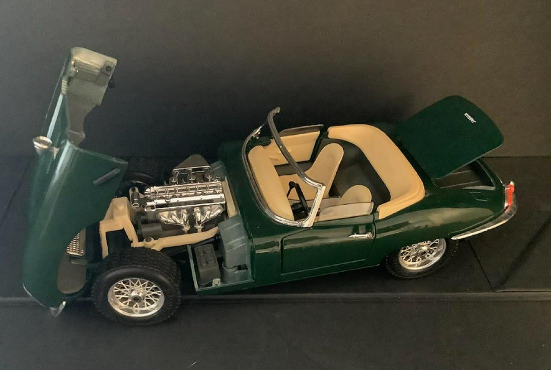 Burago Green Jaguar Vehicle 10 Inches Long Made in Italy (1 of 8)