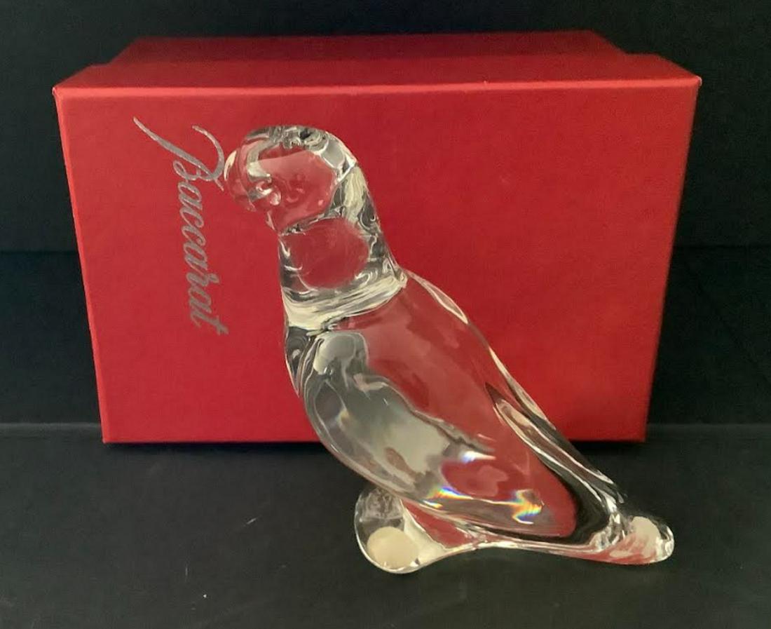 Baccarat Signed Parrot Figurine With Box: Baccarat Parrot Figurine With Box. Measrues approx 4.5 Inches.