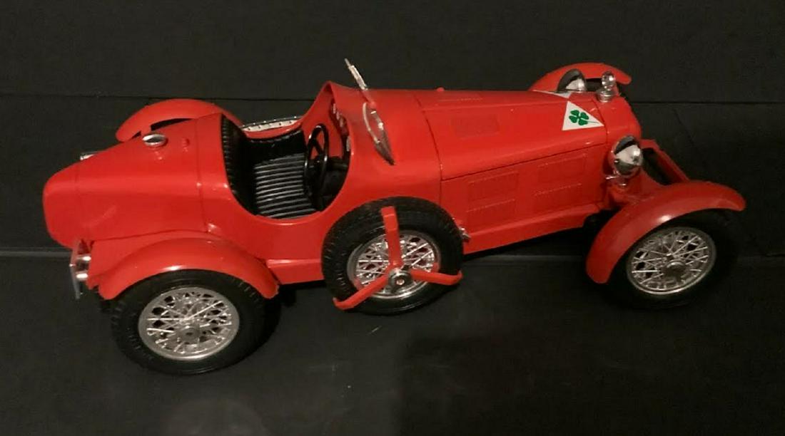 Burago Red Alfa Romeo Spider Touring 1932 Vehicle M1 5402 (1 of 7)