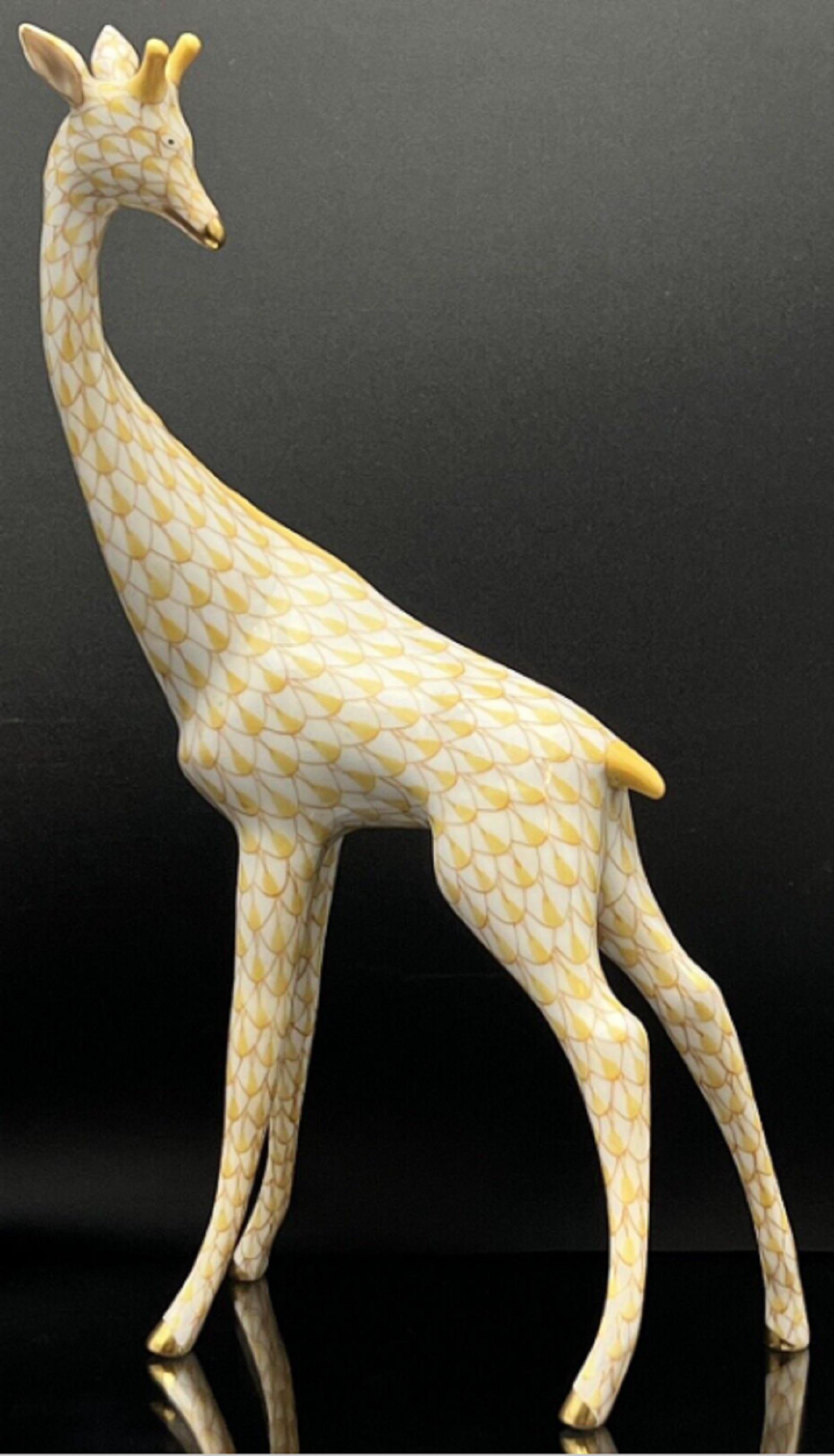 SIGNED HEREND 7.75â€ GIRAFFE Butterscotch Fishnet Figurine (1 of 5)