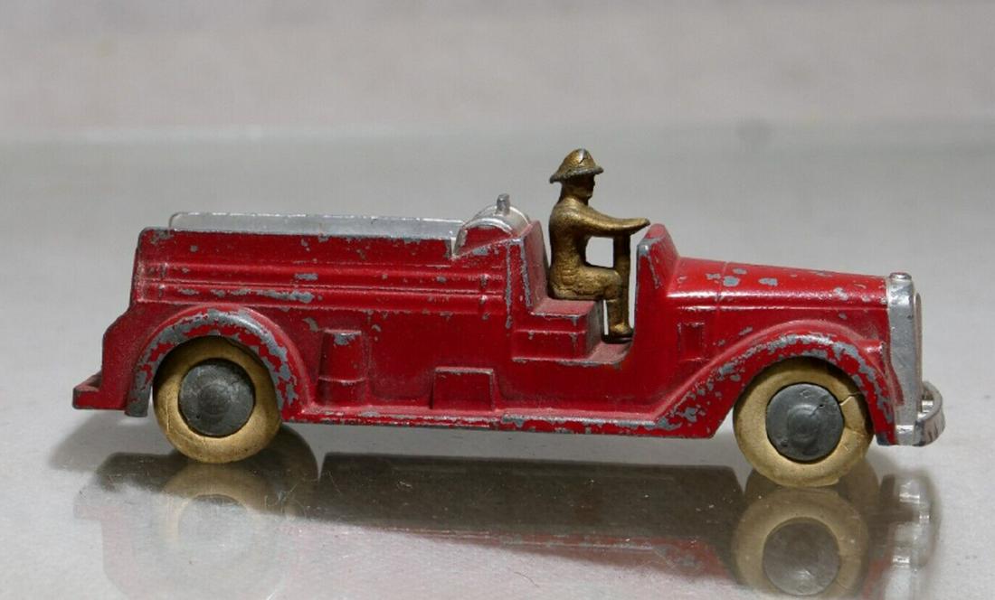 Tootsietoy Firefighter Truck with driver 4 5/16in 1940: Tootsietoy Firefighter Truck with driver 4 5/16in. 1940
