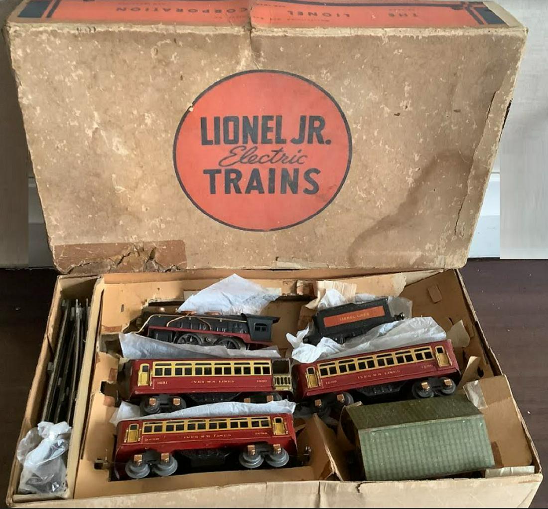 Lionel Prewar #1055E Lionel Jr. Passenger Train Set With Box Scale O (1 of 5)